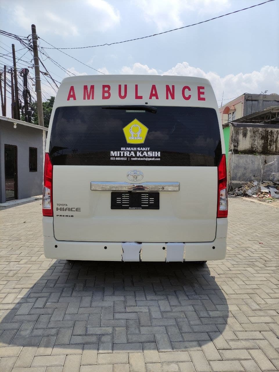 Toyota Hiace Premio Ambulance 5